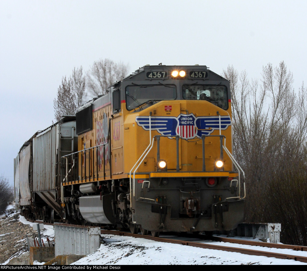 UP SD70M #4367 leads the northbound Cache Valley Local (LCG-41C) on the UIC OHB and approaching the Cannibal Rd. Xing in Lewiston, Utah April 13, 2022